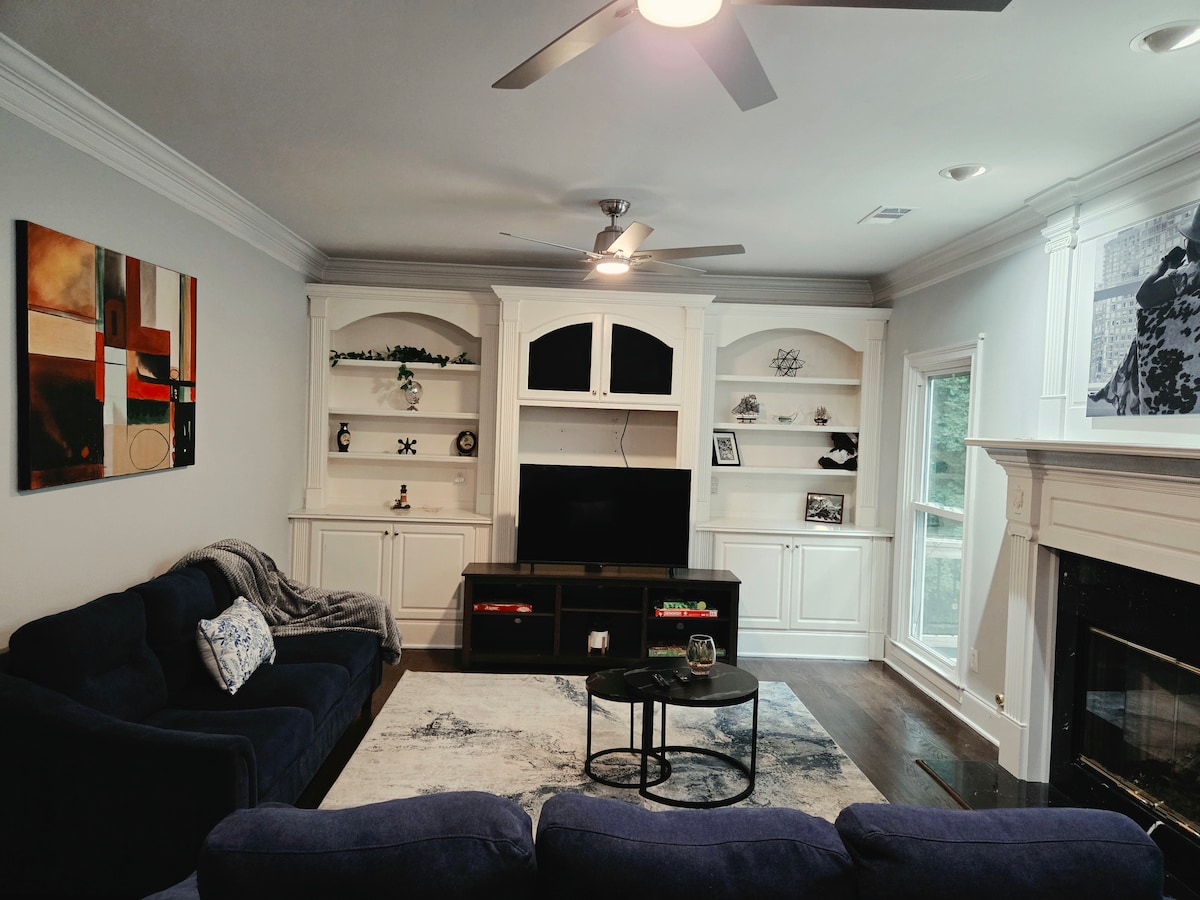 Spacious 5BR Home • Ideal for families