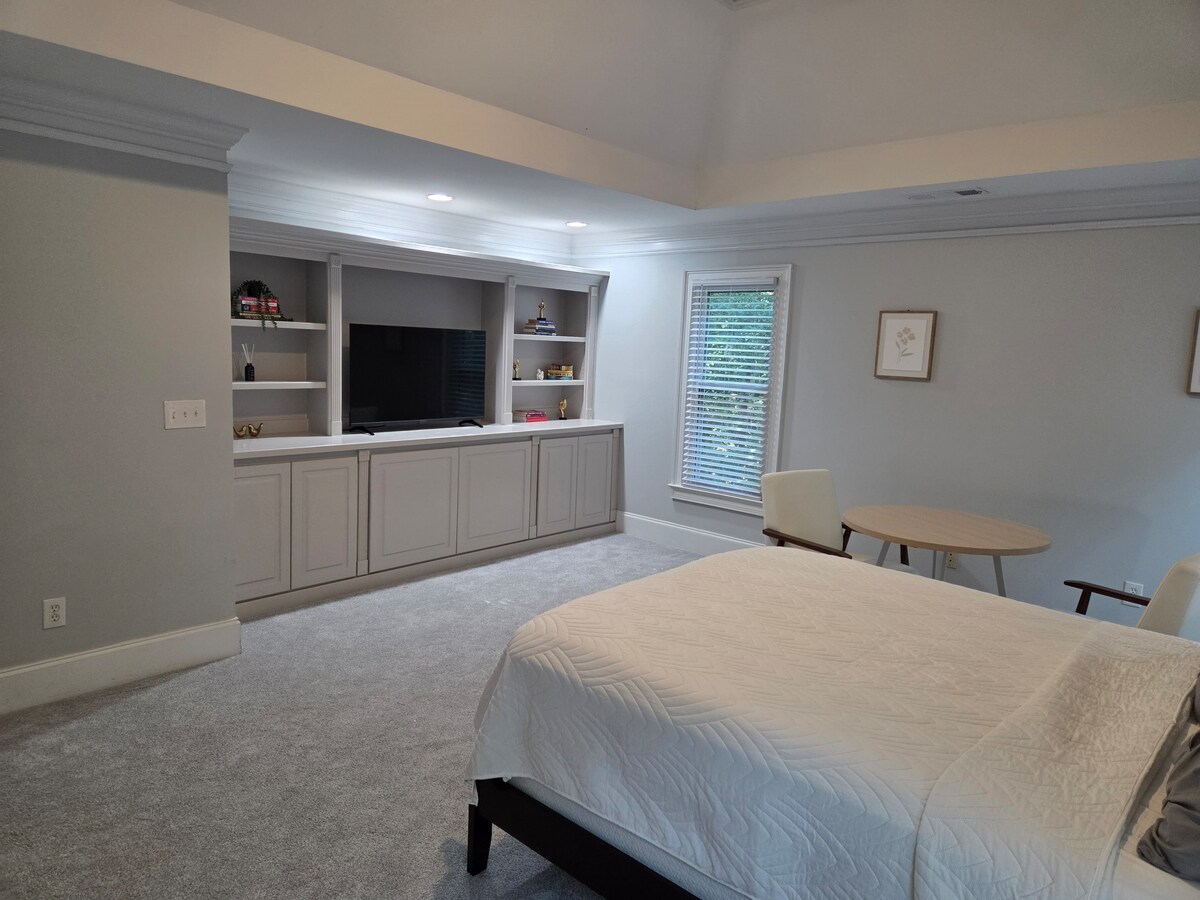 Spacious 5BR Home • Ideal for families