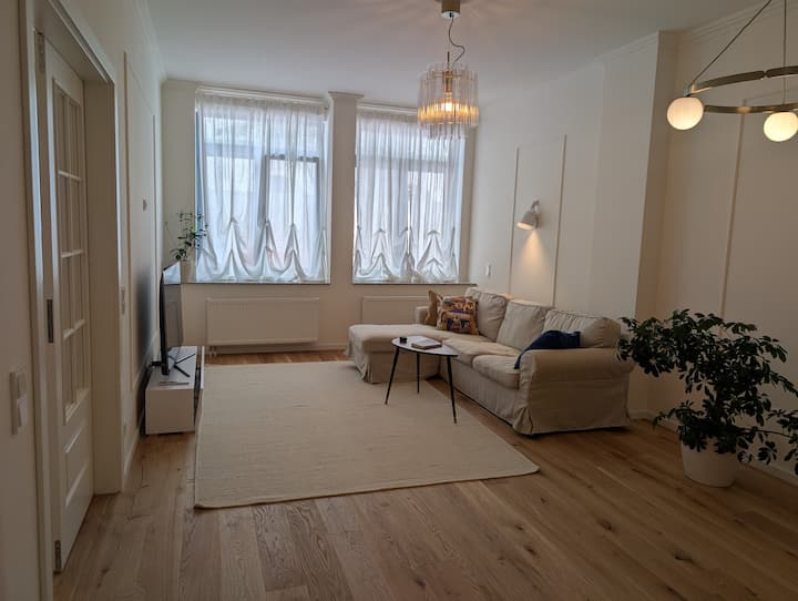 Elegant French Stay In Cologne's Best Area - Cologne