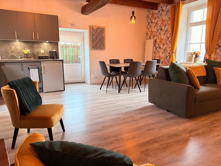 Maison En Pierre Rénovée, Village Historique - Saint-Junien