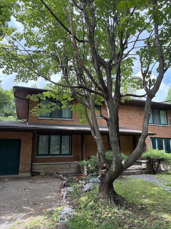 Room In A Spacious House Close To Amenities - Sherbrooke