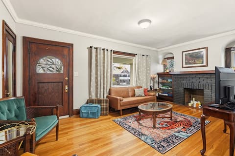 Top performing Airbnb: Fun Upstairs Duplex Unit with private balcony in West Boulevard