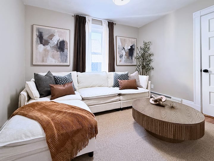 New! Modern & Cozy Stay Near Harvard + Parking - サマービル, MA