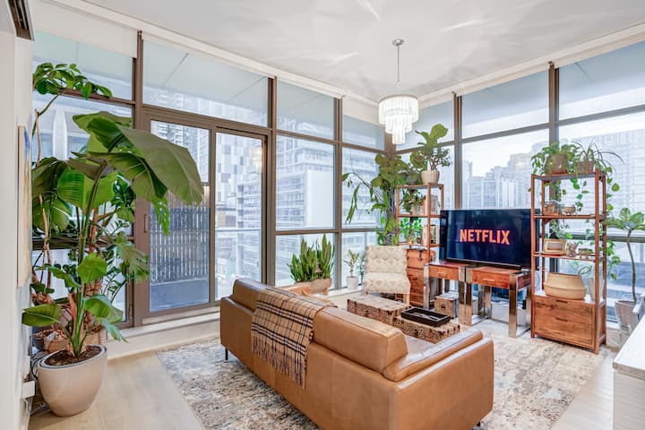 King St W Condo 3 Beds | 2 Bath - Toronto