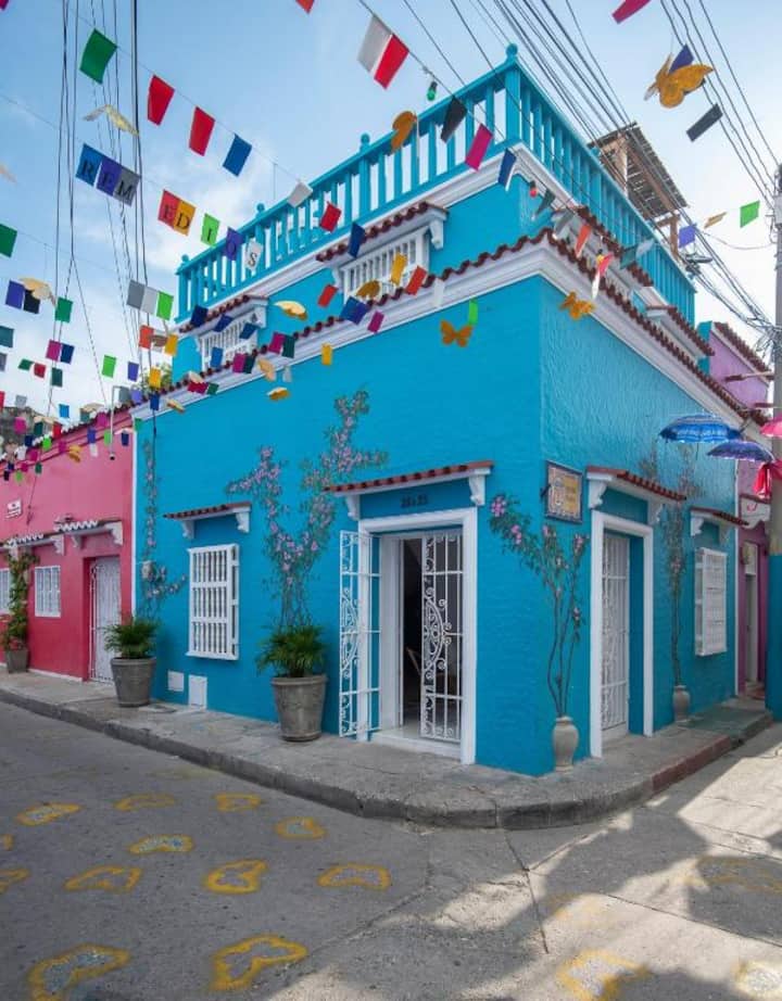 Casa Azul Getsemaní  Rooftop Jacuzzi 3-br House - Cartagena de Indias