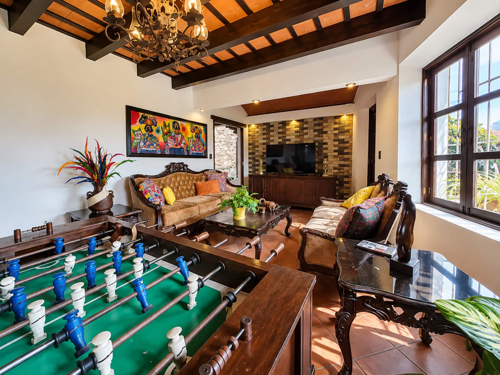 JAM – Colonial Home Near Santa Catalina Arch