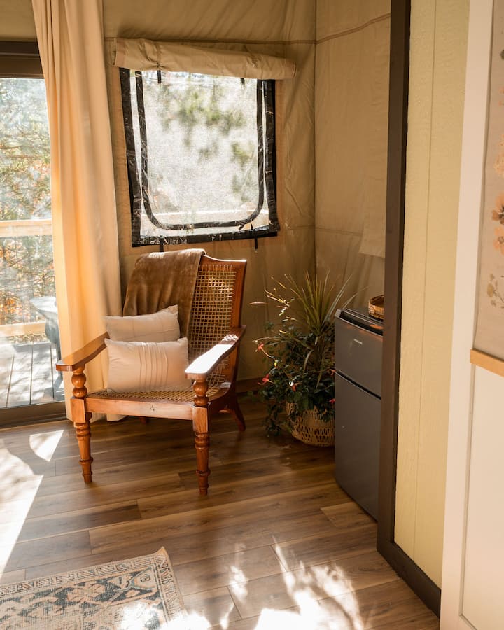 Wildflower Escape - Luxury Safari Tent - Douglas Lake, TN