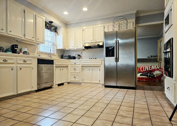 Same Day! Hangout Spot-pool Table & Kids Game Room - Orangeburg, SC