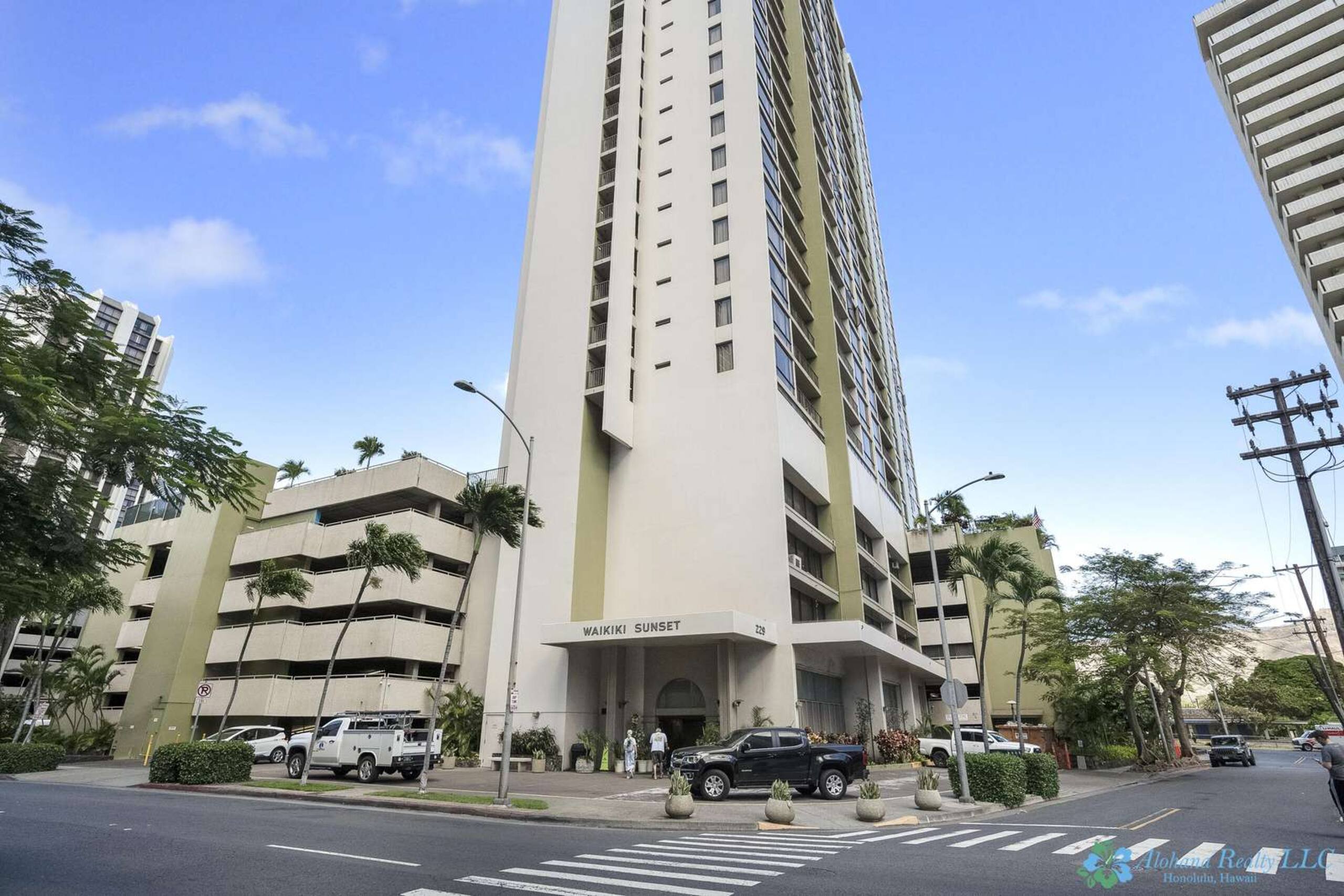 20th Fl Waikiki Sunset | King | Parking | Pool - Image 14