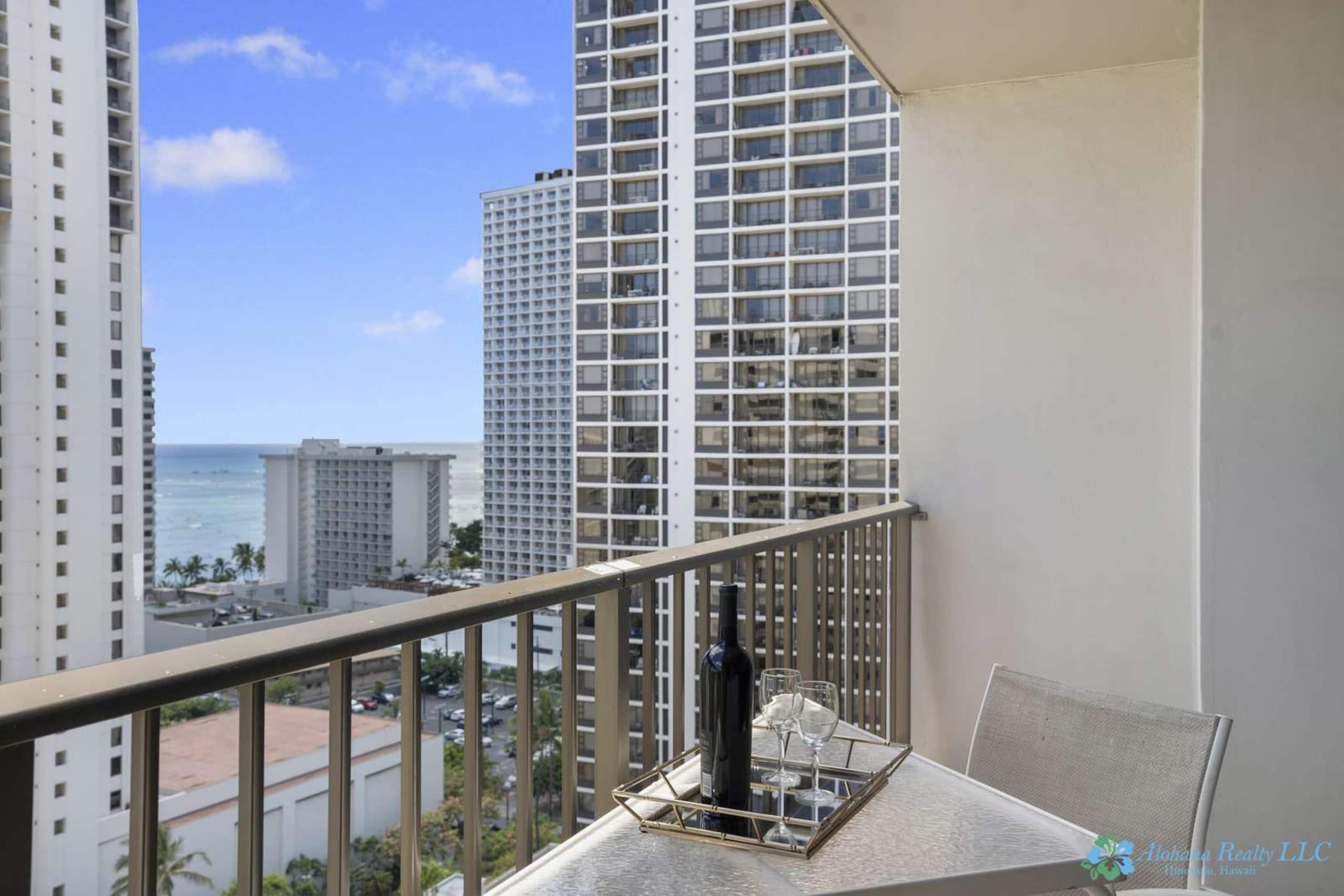20th Fl Waikiki Sunset | King | Parking | Pool - Image 3