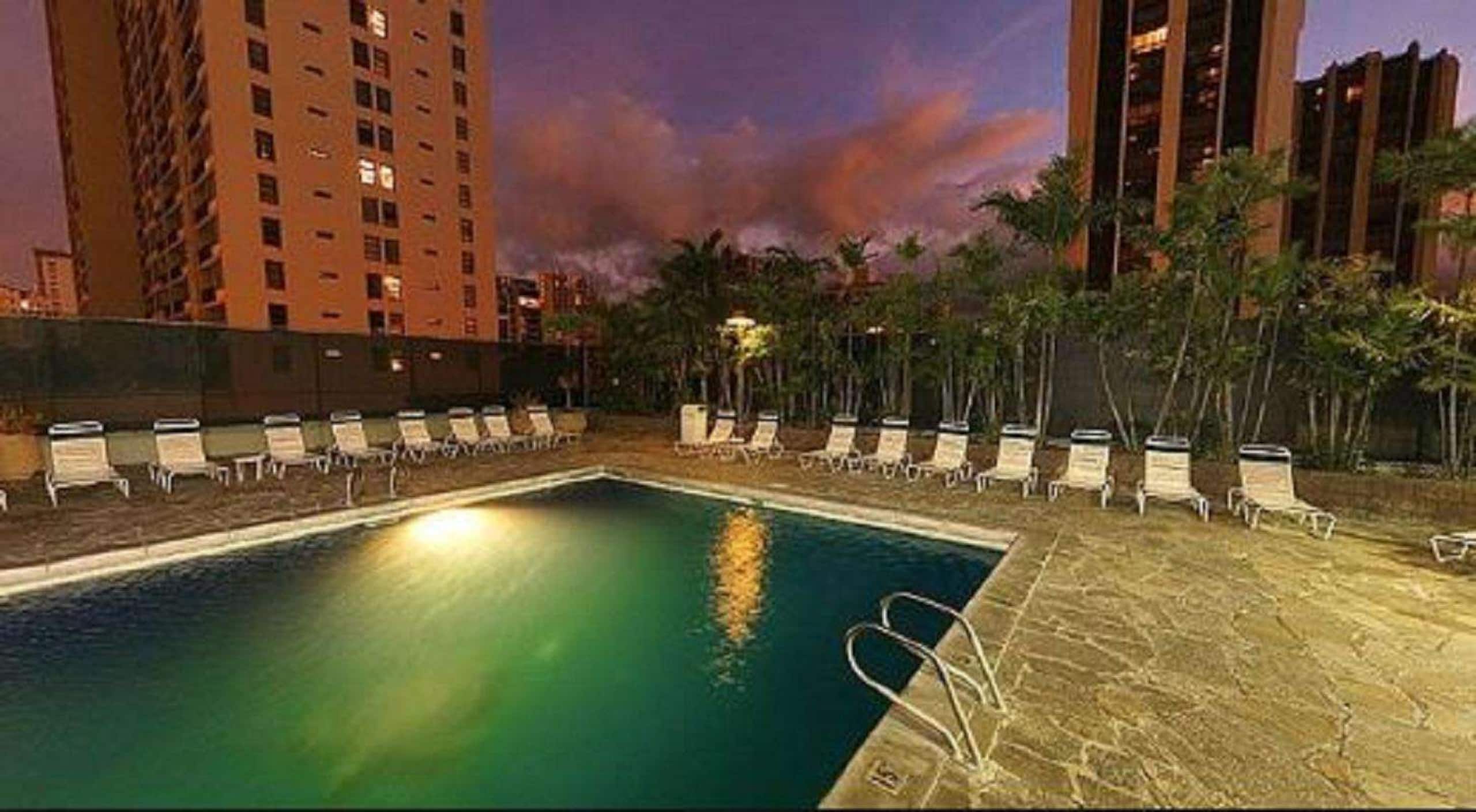 20th Fl Waikiki Sunset | King | Parking | Pool - Image 5