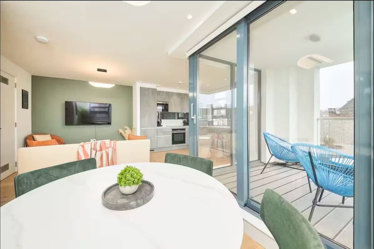 Modern 1-Bed with Balcony · Central London - 2