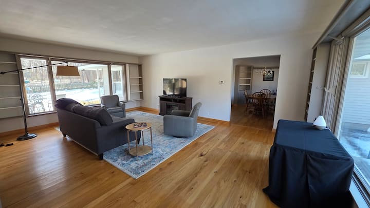 Holland's Crows Cottage 2/3 Bedroom Near Lake! - Holland, MI