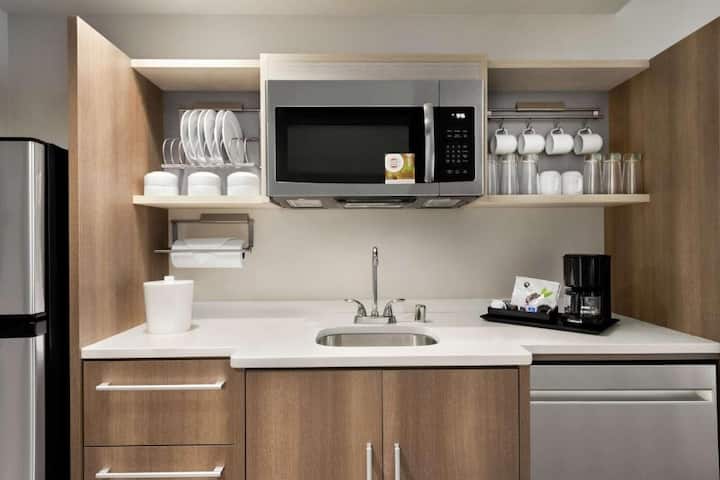 Peaceful Stay W/ Kitchen Space Close To Attraction - Maple Grove, MN