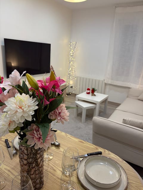 Successful Airbnb property: Cozy 2-bedroom apartment & Parking - Near Colmar in Haut Rhin