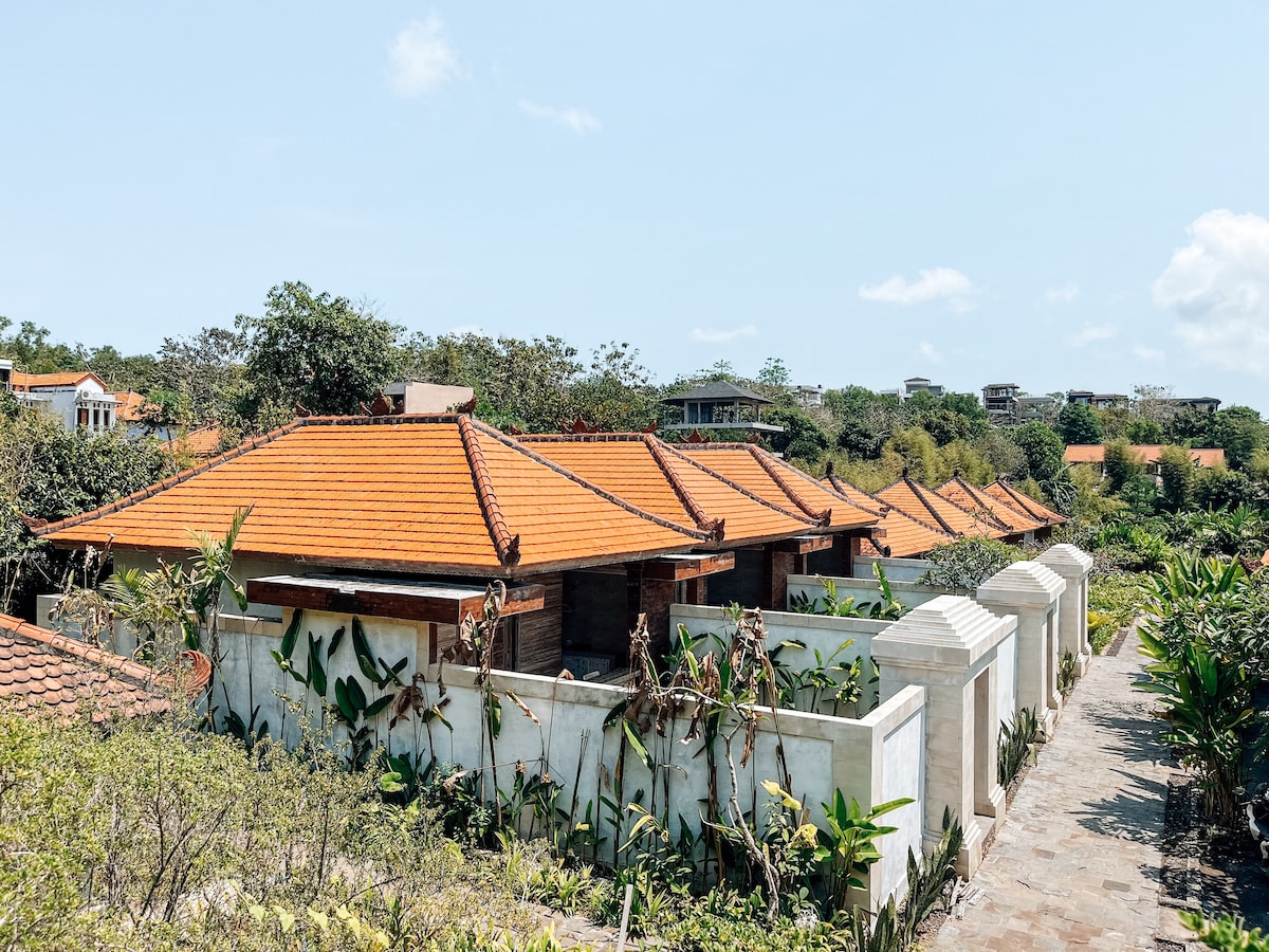 Home in South Kuta · ★5.0 · 1 bedroom · 1 bed · 1 private bath, Airbnb karşılaştırması