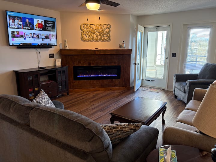 Dells Lake Gem W/pools, Beach, Walk To Noah's Ark! - Lake Delton, WI