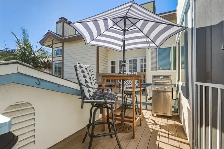 Roswitha's Beach Getaway Cottage - San Diego, CA