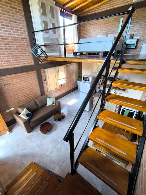 Anuncio de Airbnb popular: Kuntur Country Houses Cabin 3 Colibrí en Mina Clavero