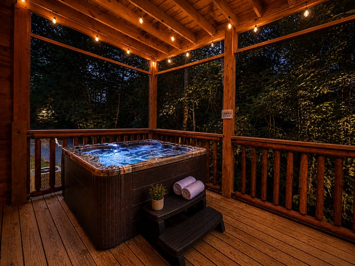 2 King Suites | Hot Tub Game Room Pool Access - Sevierville, TN