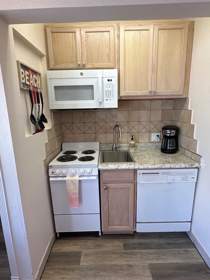 A Strand Of Paradise Studio 2, Steps From The Sea! - Oceanside, CA