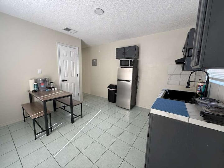 Luxury Upstairs Apt · Sleeps 6 · 2bd · S. Laredo - Nuevo Laredo