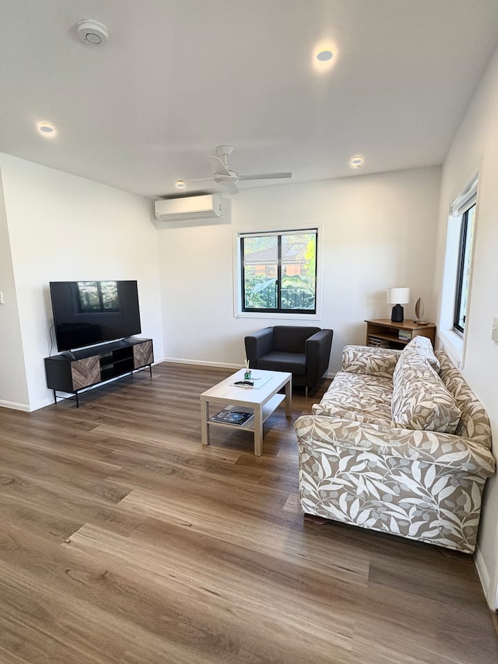 3 Bedrooms New House -Victoria Point Central - MacLeay Island