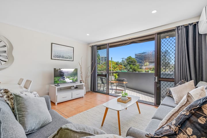 Sunny, Stylish Island Stay Minutes From Surfers - Surfers Paradise