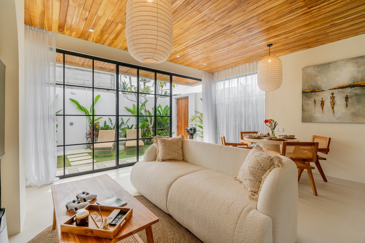 Villa in Sukawati · ★4.8 · 1 bedroom · 1 bed · 1 bath, порівнянний Airbnb