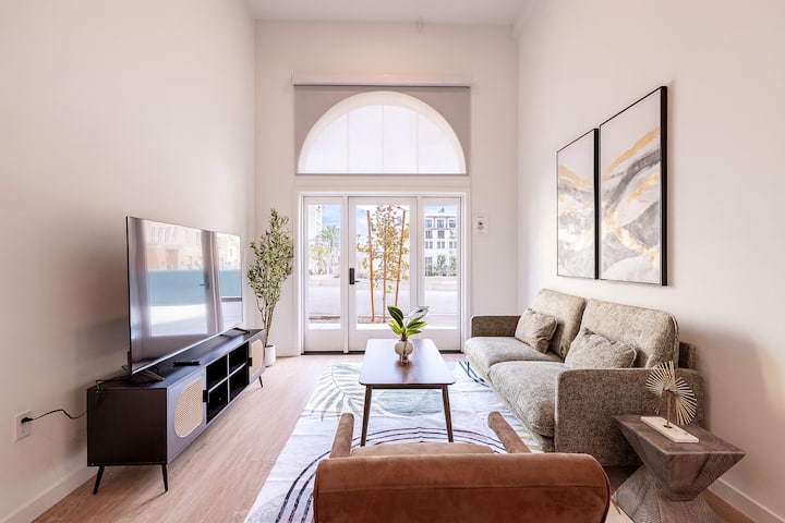 Modern King 2b2b｜pool & Spa｜smart 4k Tv - Pomona, CA