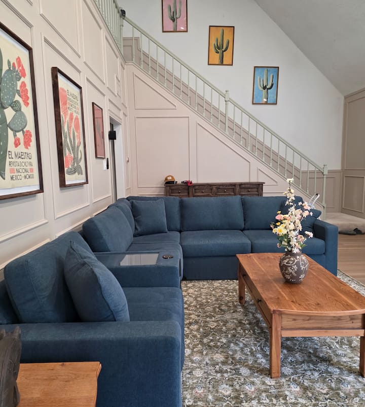 Cozy & Elegant Brick Home Near Local Attractions - アーリントン, TX