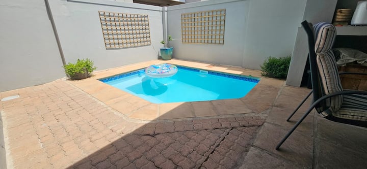 Save & Convenient In The Cape Winelands District - Paarl