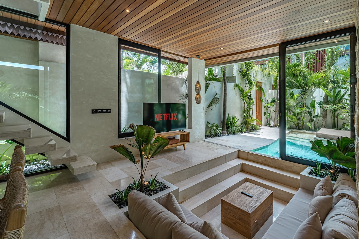 Villa in Bingin Beach · ★4.95 · 2 bedrooms · 2 beds · 2 private baths, сопоставимый объект Airbnb