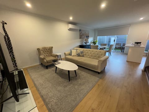 Affordable Entire Townhouse -
Perfectly Located