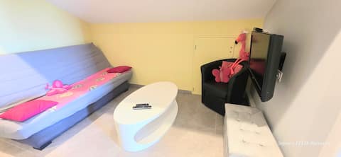 Popular Airbnb listing: Beach & Christmas village within walking distance • A/C • 6 people • 2 bedrooms in Le Barcarès