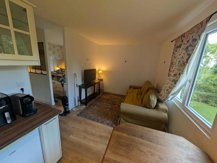 Appartement Lumineux -Vue Jardin & Parking – Caen - ibis budget Caen Mondeville