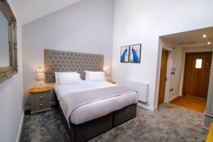 The Warren Estate Rose Rooms Deluxe Room 6 - Chelmsford
