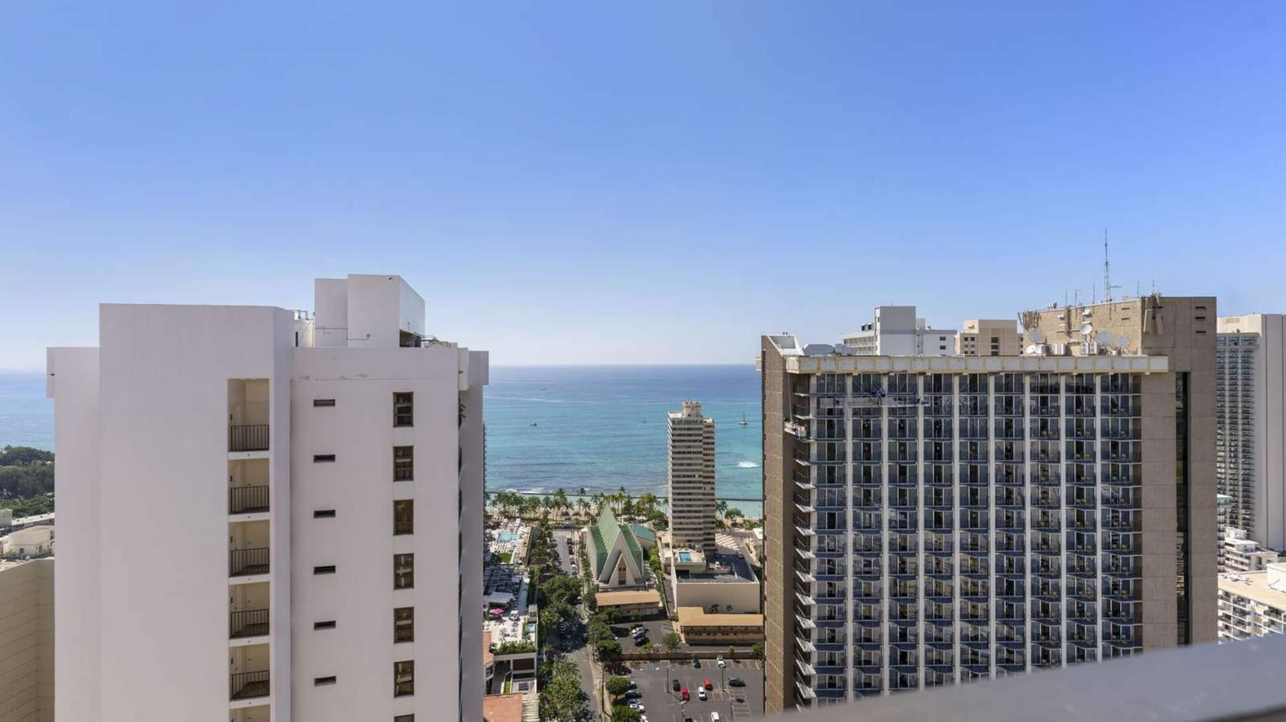38th Fl Waikiki Banyan | King | AC | Parking - Image 6