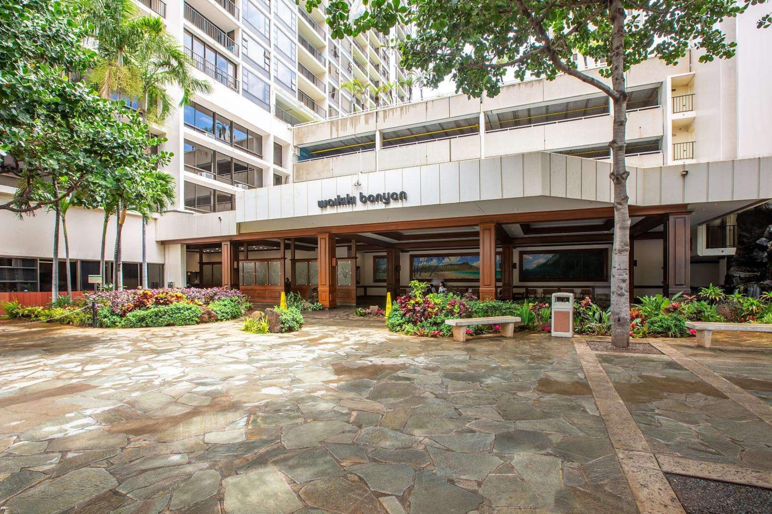 38th Fl Waikiki Banyan | King | AC | Parking - Image 5