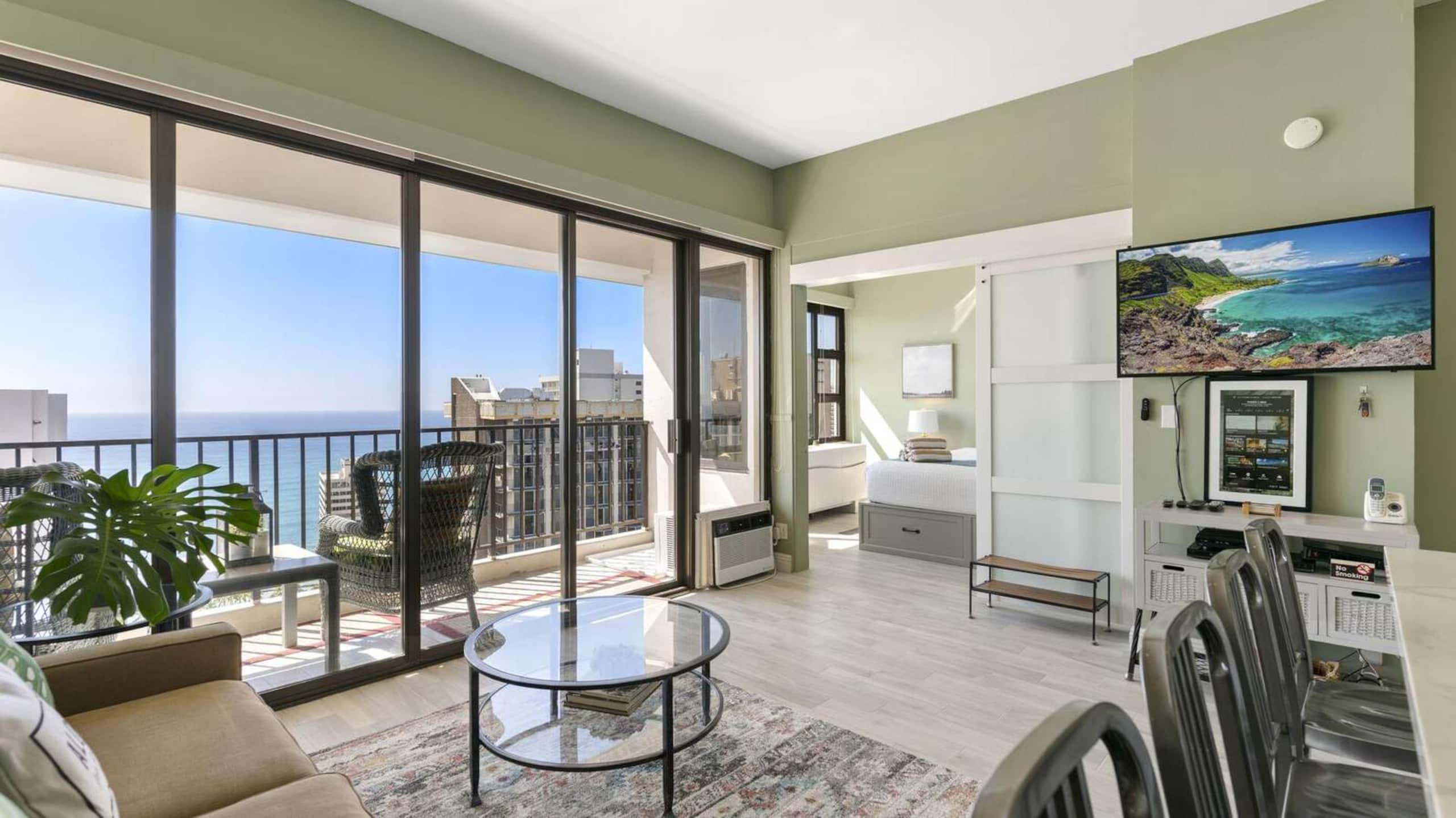 38th Fl Waikiki Banyan | King | AC | Parking - Image 15