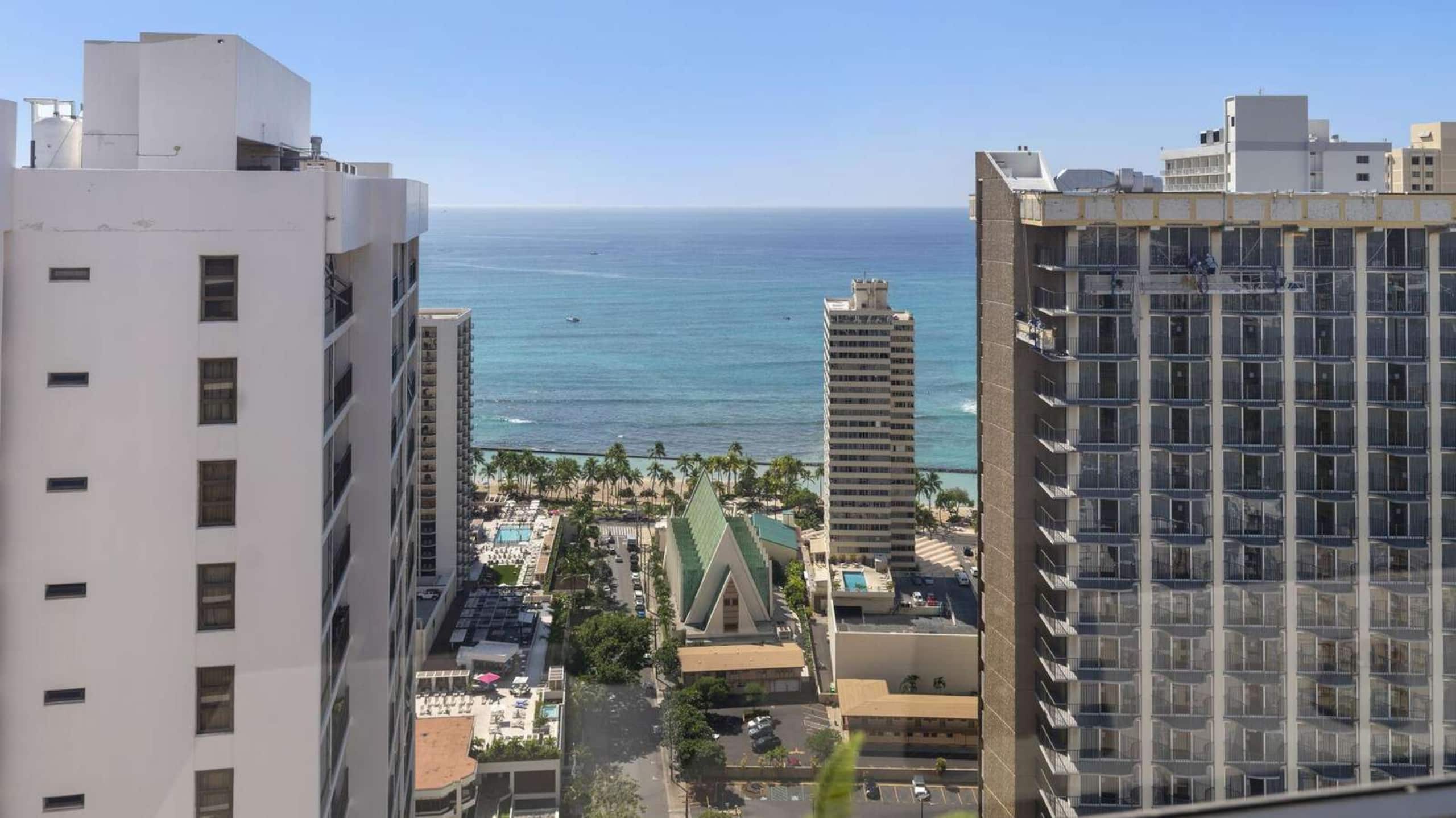 38th Fl Waikiki Banyan | King | AC | Parking - Image 20