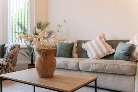 Popular Airbnb listing: StaywithAlexandra 3 in Greenbank