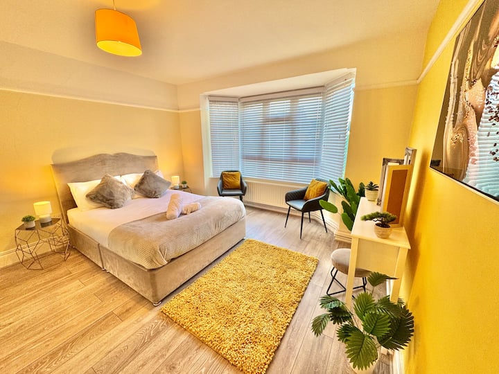 Stylish Apartment - Walk To Beach - Free Parking - Sandbanks