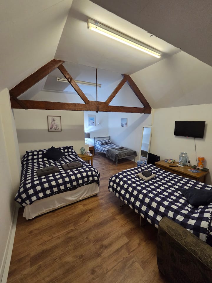 Air Bnb Within 1 Mile Of Stansted Airport-dairy1 - London Stansted Airport (STN)