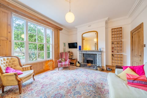 Top Airbnb: Truly Unique Property* 4 double Bedrms * sleeps 8 in Mapperley