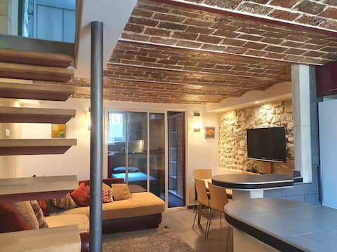 12 minutes from Paris • Train station opposite • Free private parking