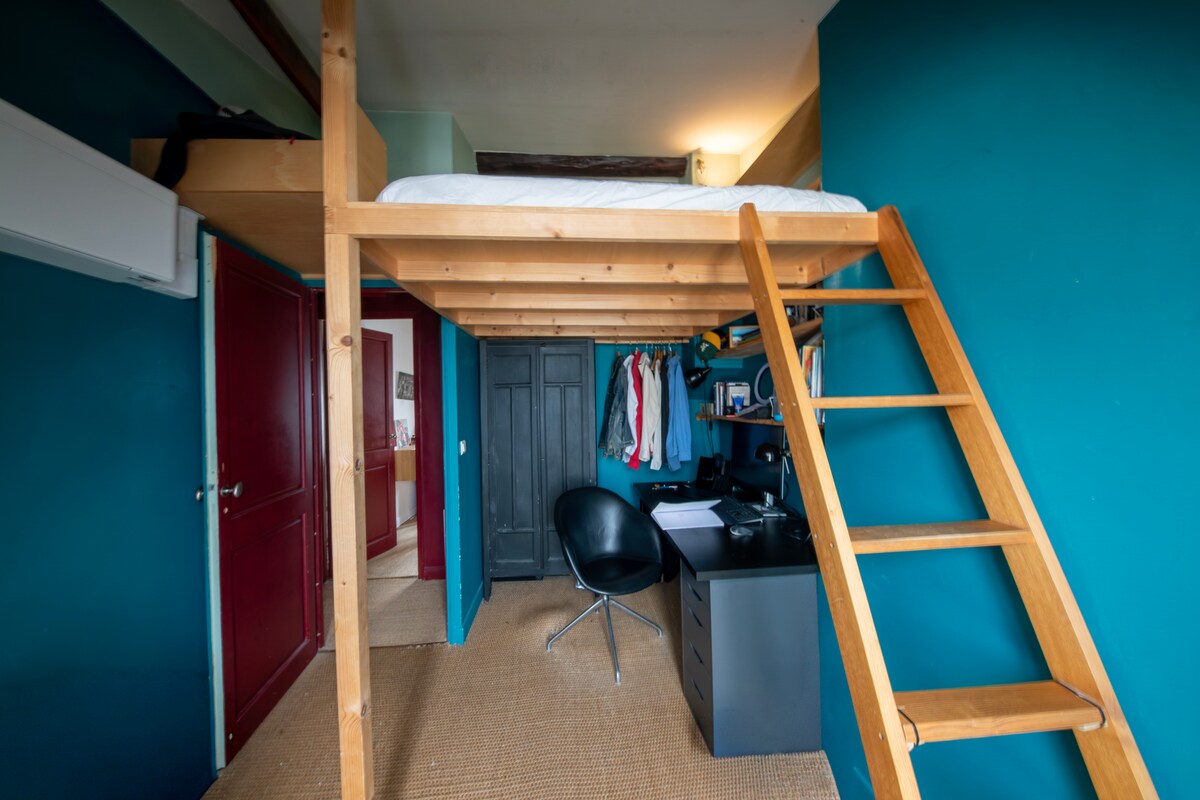 El dormitorio 2 ofrece una cómoda cama doble en el altillo.