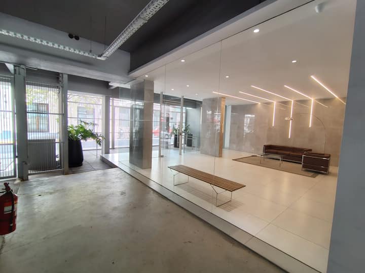 Bright one-bedroom apartment in Monserrat