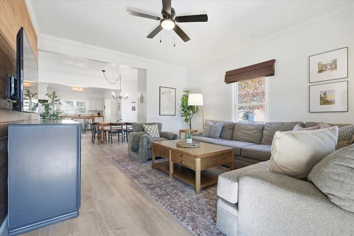 Pet-friendly 3br W/ Shuffleboard & Fenced Yard - Greenville, SC