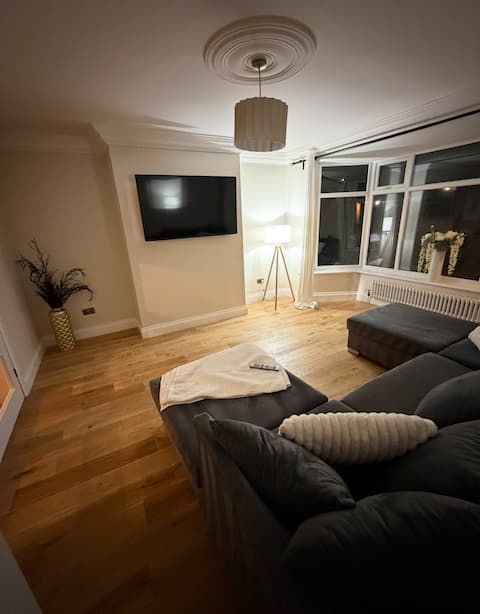 Successful Airbnb property: Modern 3-Bed Home • Gosforth • Near Newcastle in Tyne & Wear